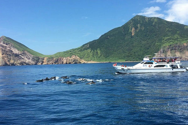 「2024春限定」台湾の秘境島「亀山島」へ。イルカやクジラに出逢える！