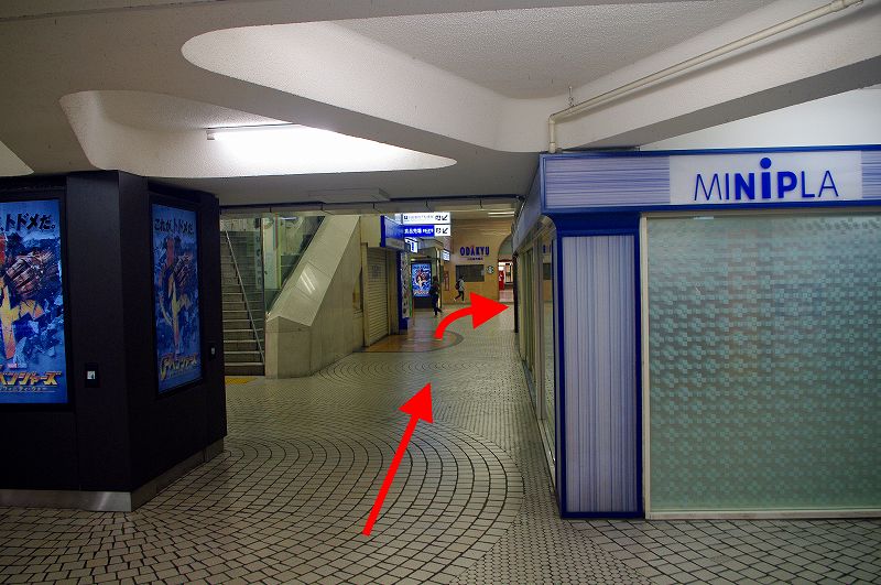 新宿駅「MINIPLA」のある通路