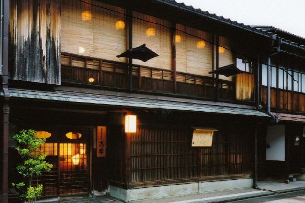 【名古屋発】金沢1Dayトリップ！国指定重要文化財「金沢ひがし廊志摩の見学＋お茶室での抹茶＆生菓子」付き