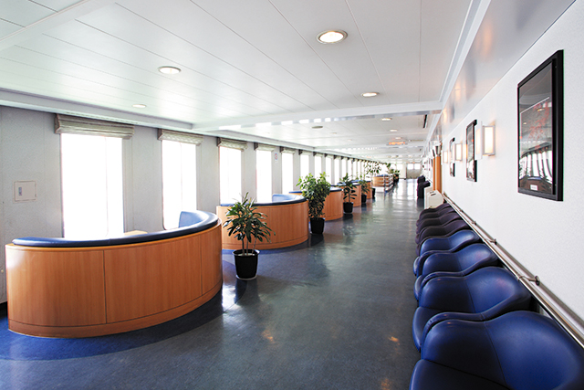 福岡~大阪 1便展望ラウンジ