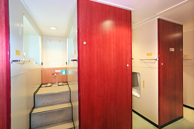 福岡~大阪 1便ツーリスト外観