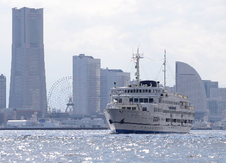 横浜港を周遊するクルーズ船ロイヤルウイングでハロウィンライブ（写真はイメージです）
