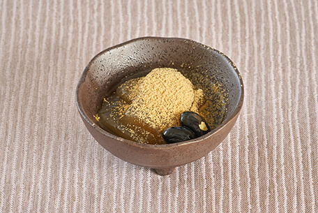 丹波黒豆と黒糖わらび餅、ほうじ茶ジュレ