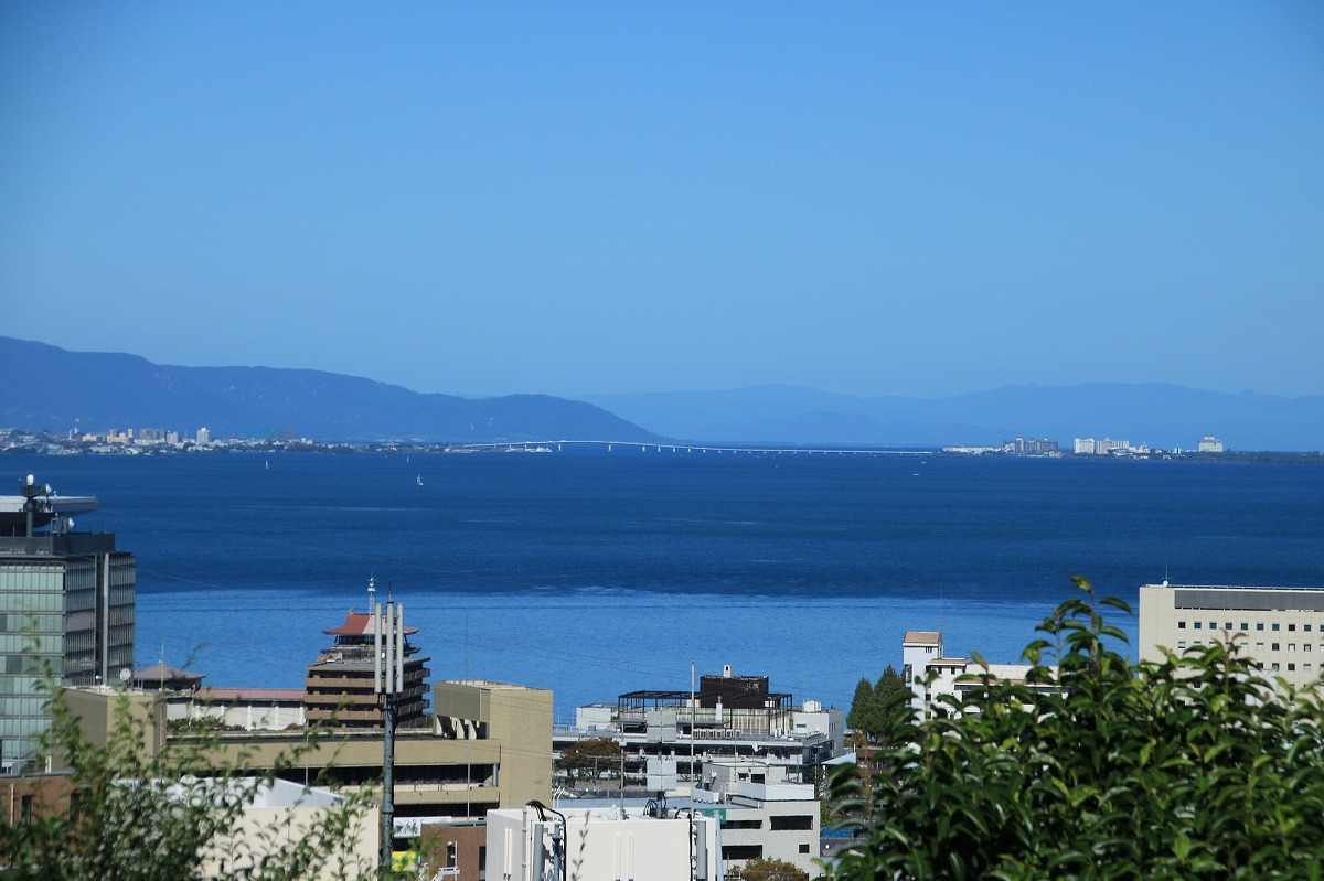 名神高速道路　大津サービスエリア（上り）から琵琶湖の景色
