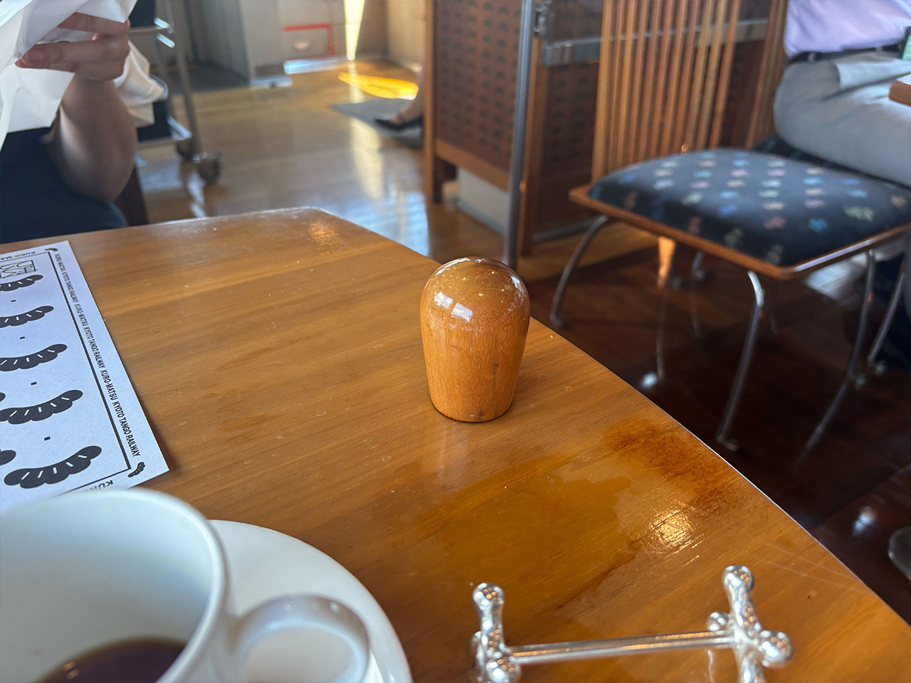 テーブル上にあるつまみ