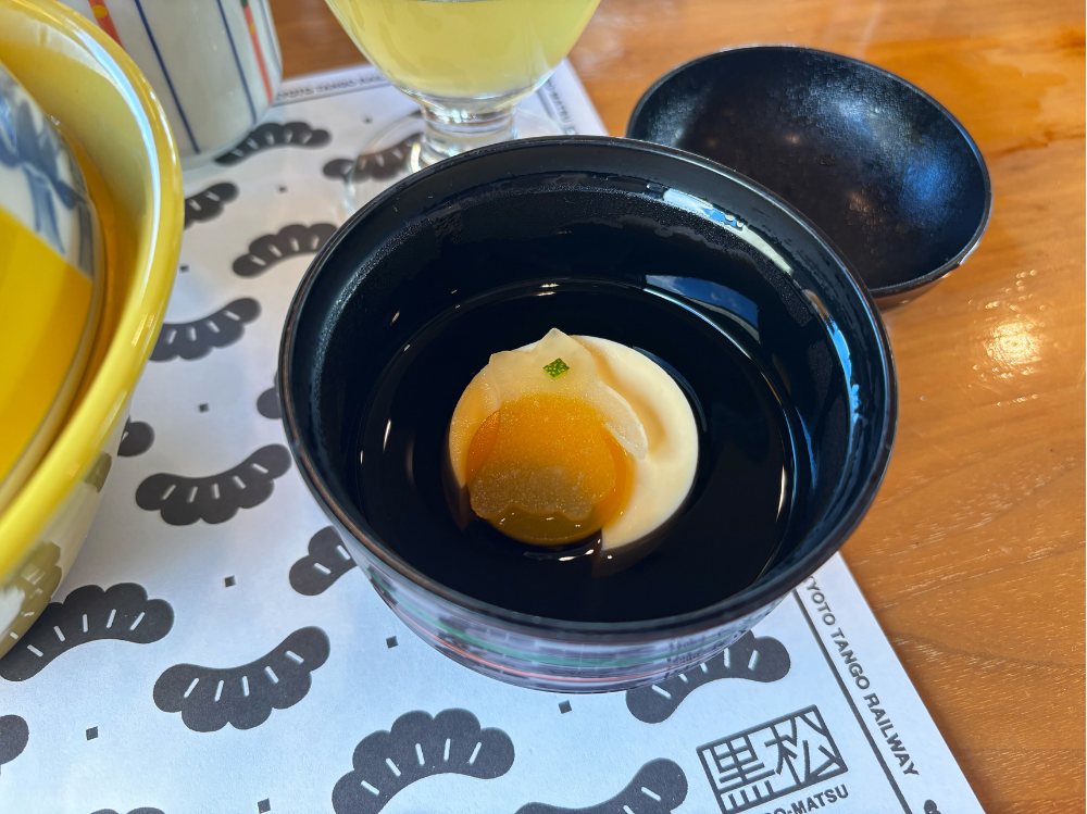 清汁仕立て 三日月豆腐 南瓜 兎大根 口柚子